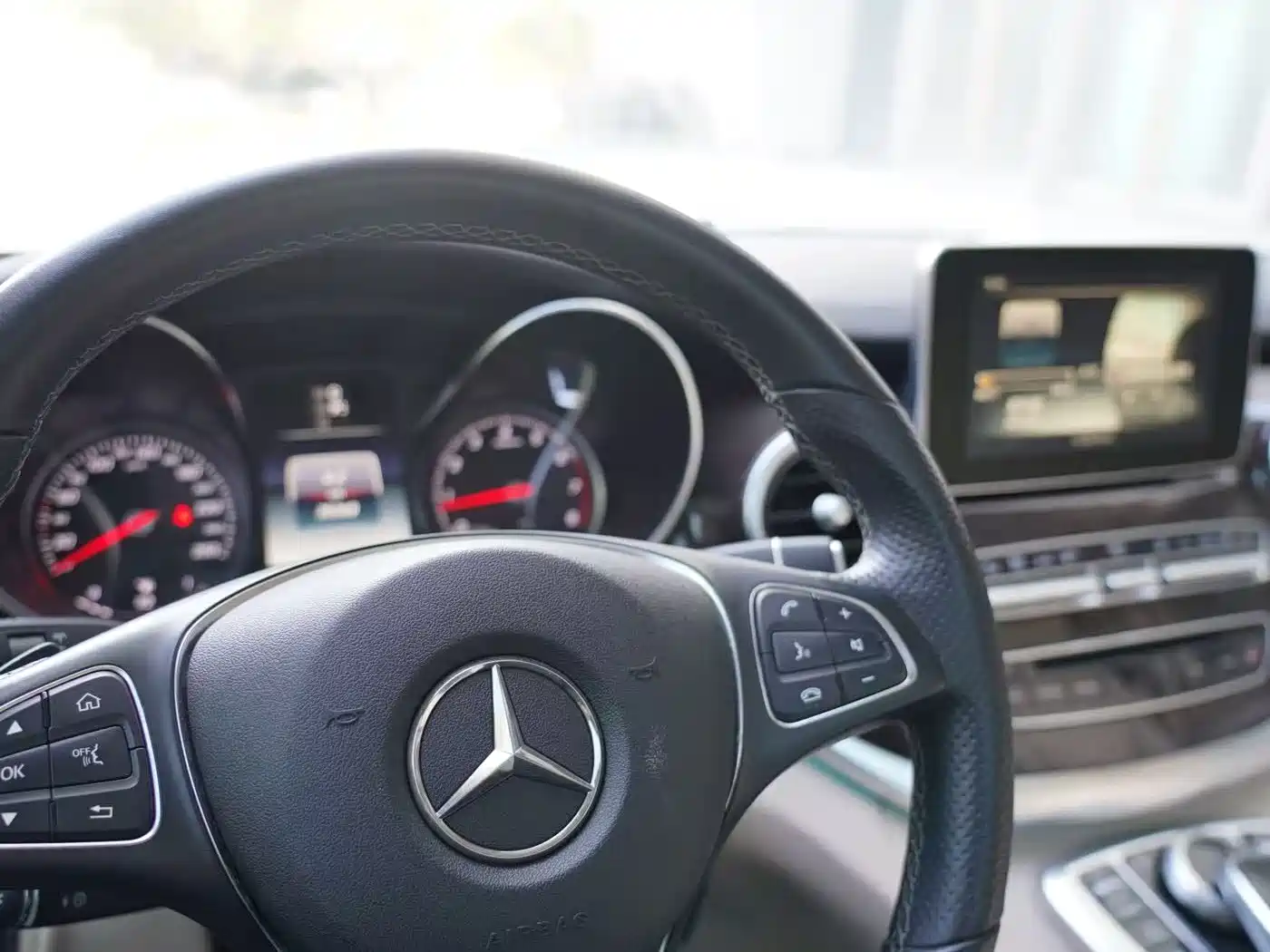 Mercedes-Benz V-Class 2017 Model V 260 L Premium Extended Edition фото 9