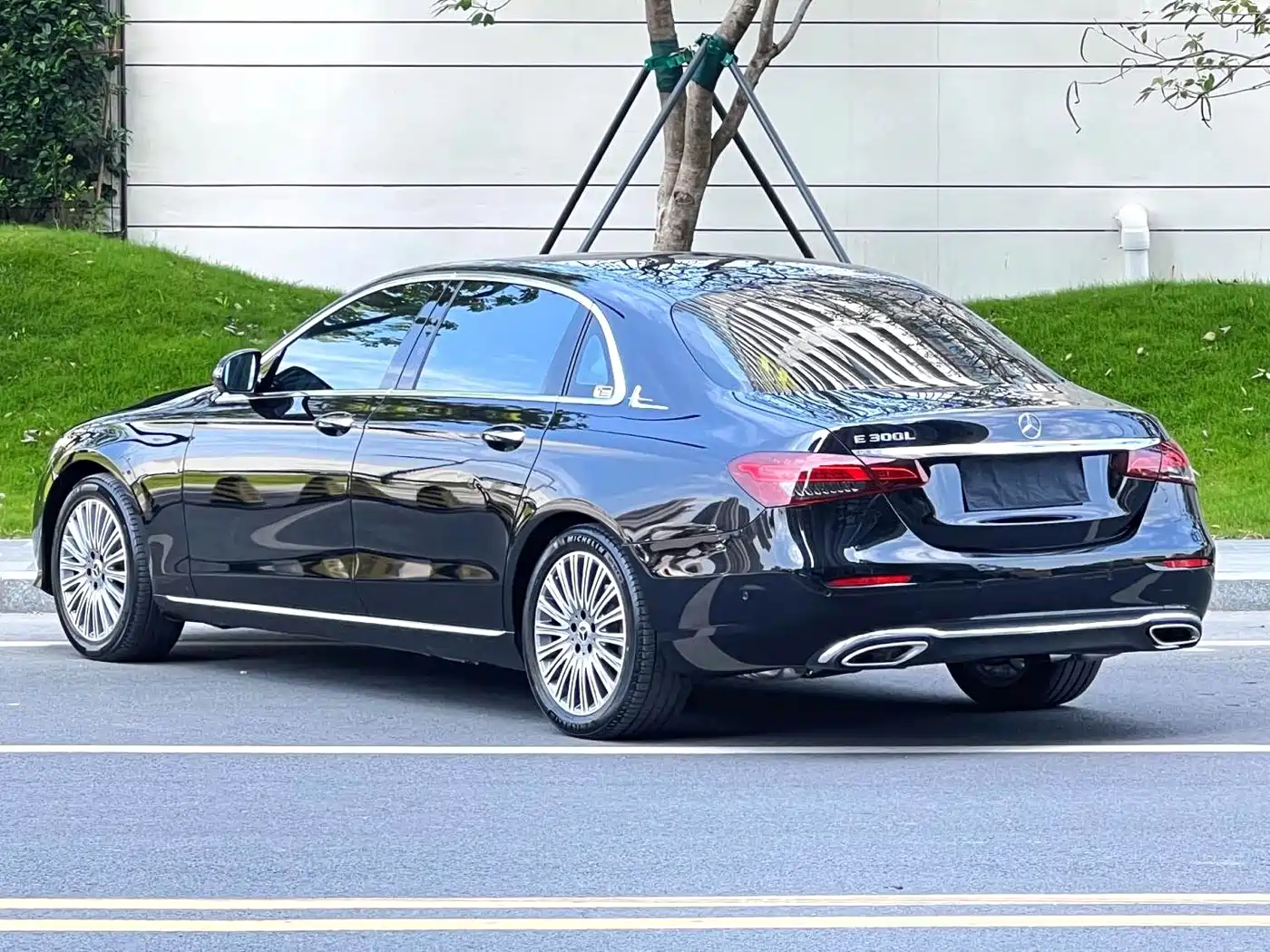 Mercedes-Benz E-Class 2021 E 300 L Luxury фото 7