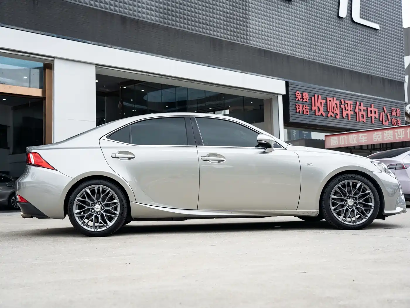 Lexus IS 2015 200t F SPORT фото 3