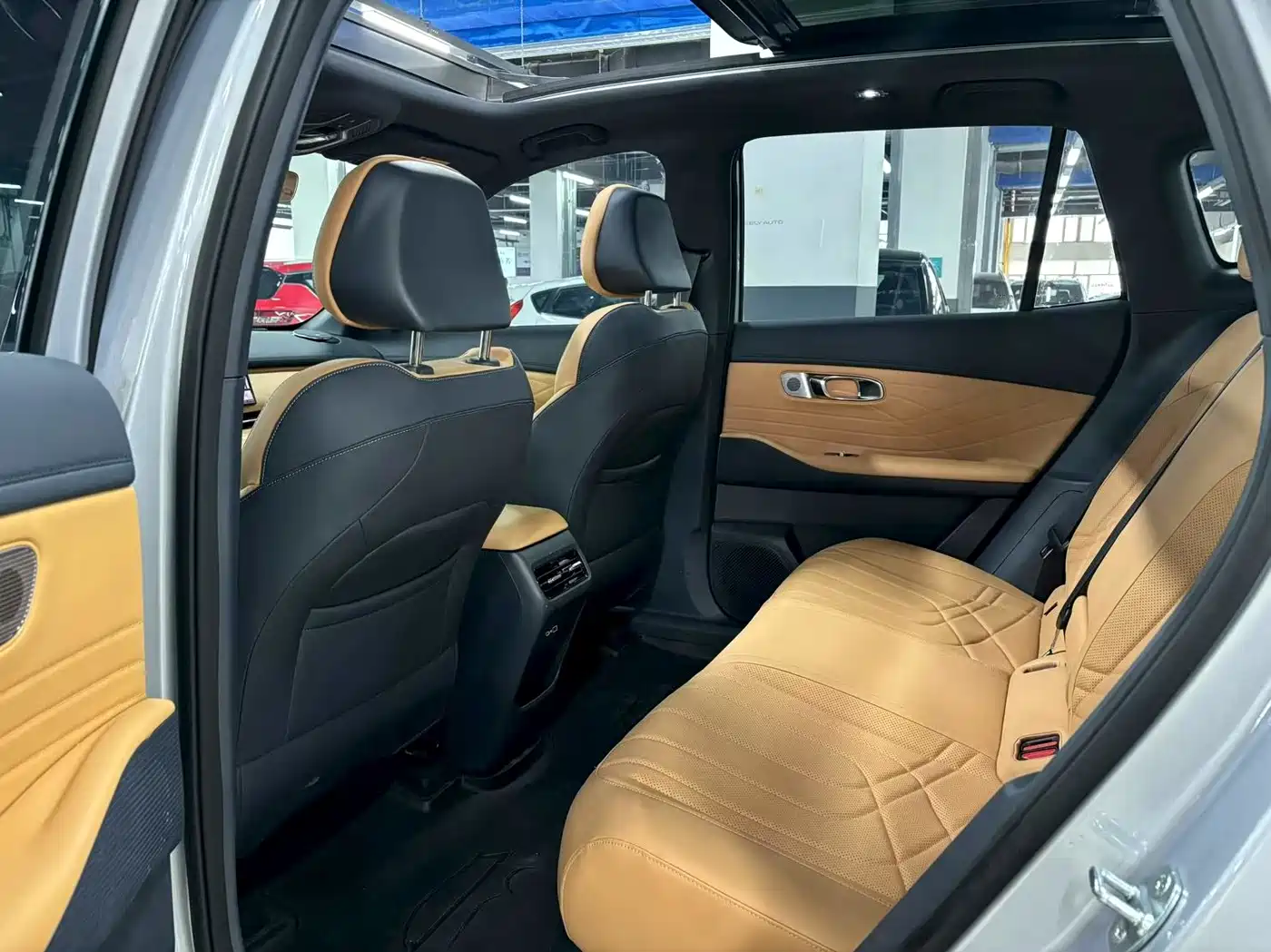 Geely Galaxy Galaxy L7 2025 EM-i 115km Explorer+ Edition фото 6
