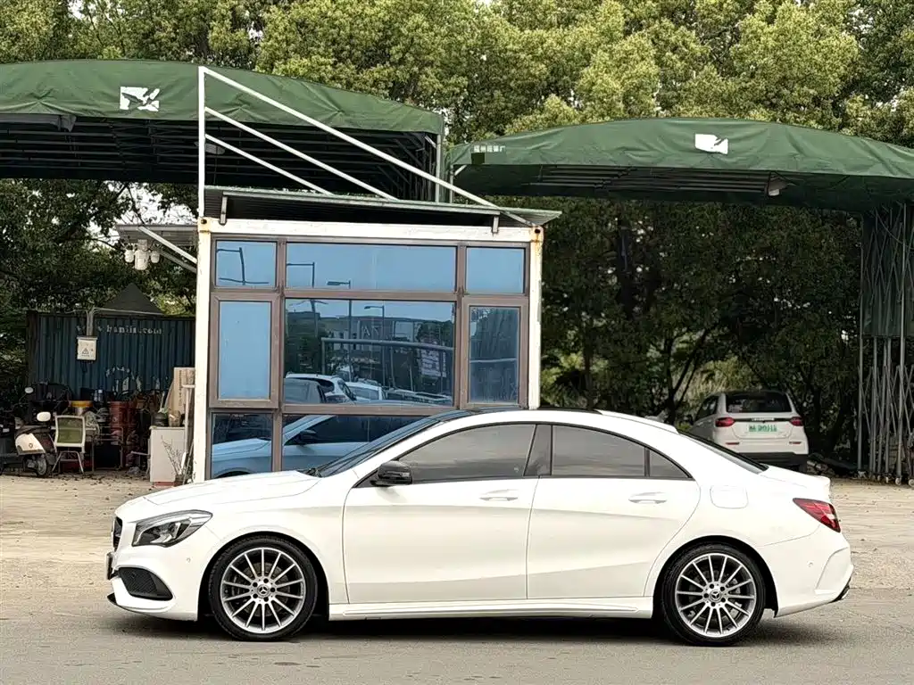 Mercedes-Benz CLA (Import) 2018 CLA 220 4MATIC фото 3