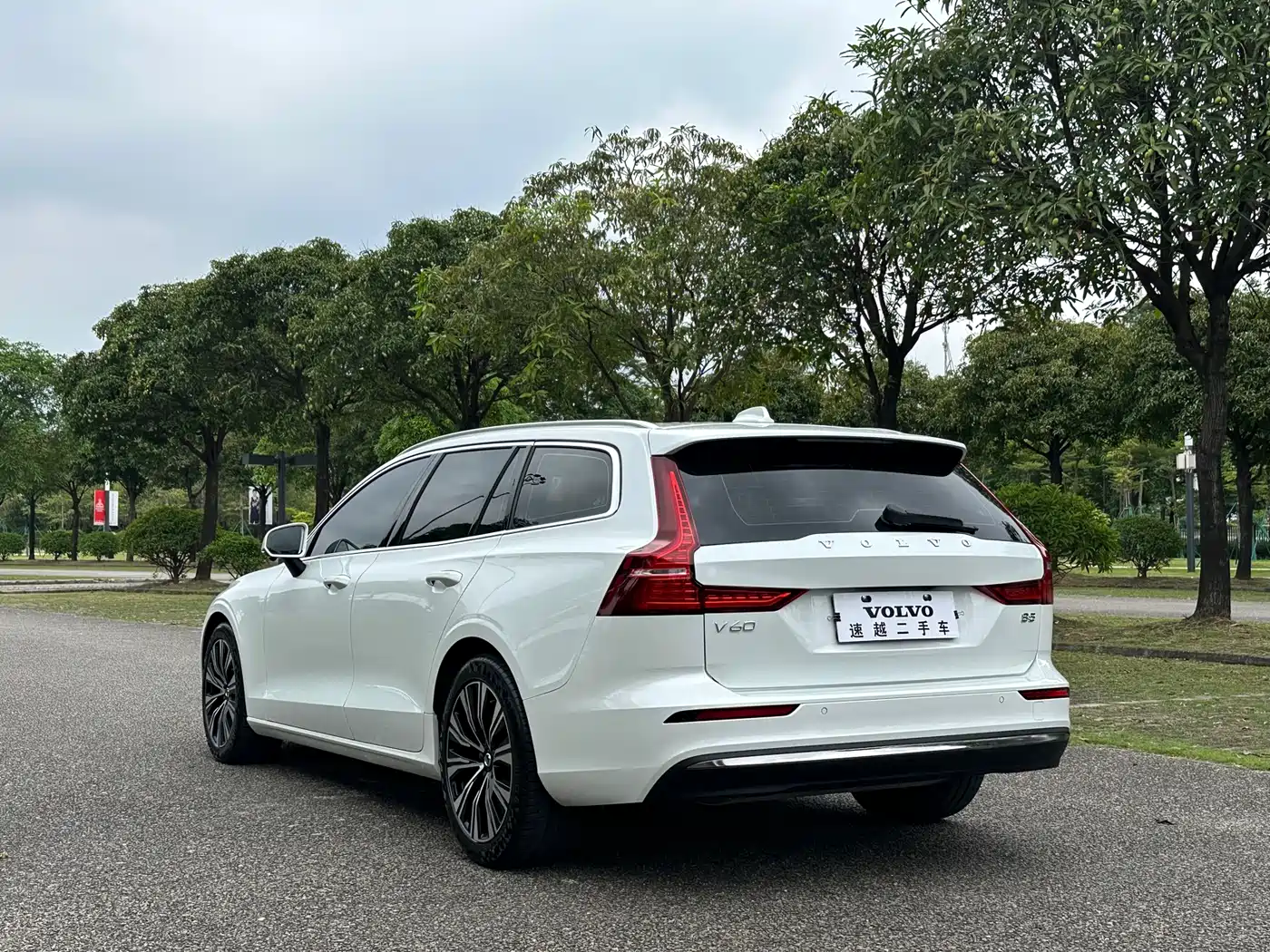 Volvo V60 2023 B5 Smart Luxury Enjoyment Edition фото 11