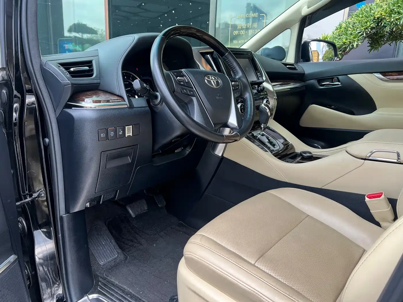 Toyota Alphard 2018 Facelift 3.5L Luxury Edition фото 2