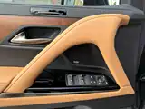 Фото 11 - Lexus LX