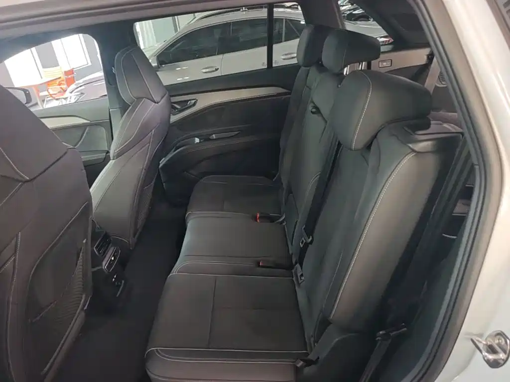 Audi Q5 e-tron 2023 2022 40 e-tron Starlight Mech Suit