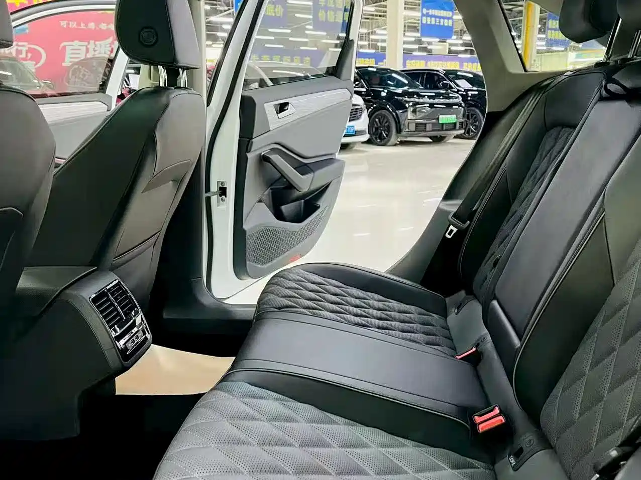 Volkswagen Sagitar 2024 300TSI DSG Surpass Edition фото 9