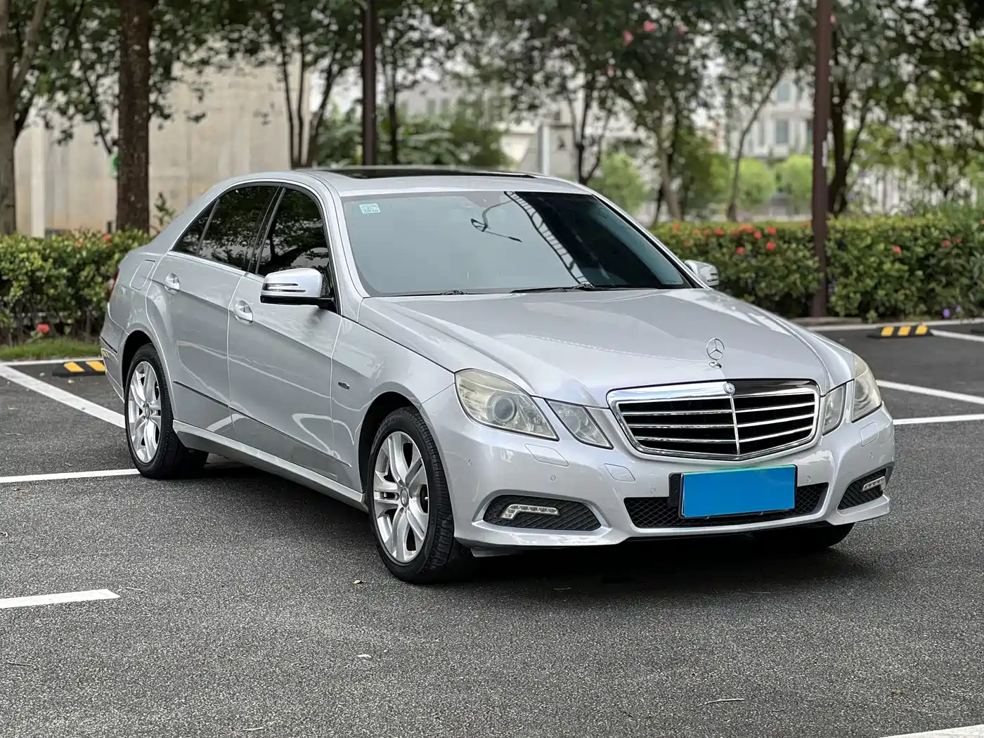 Фото 4 - Mercedes-Benz E-Class