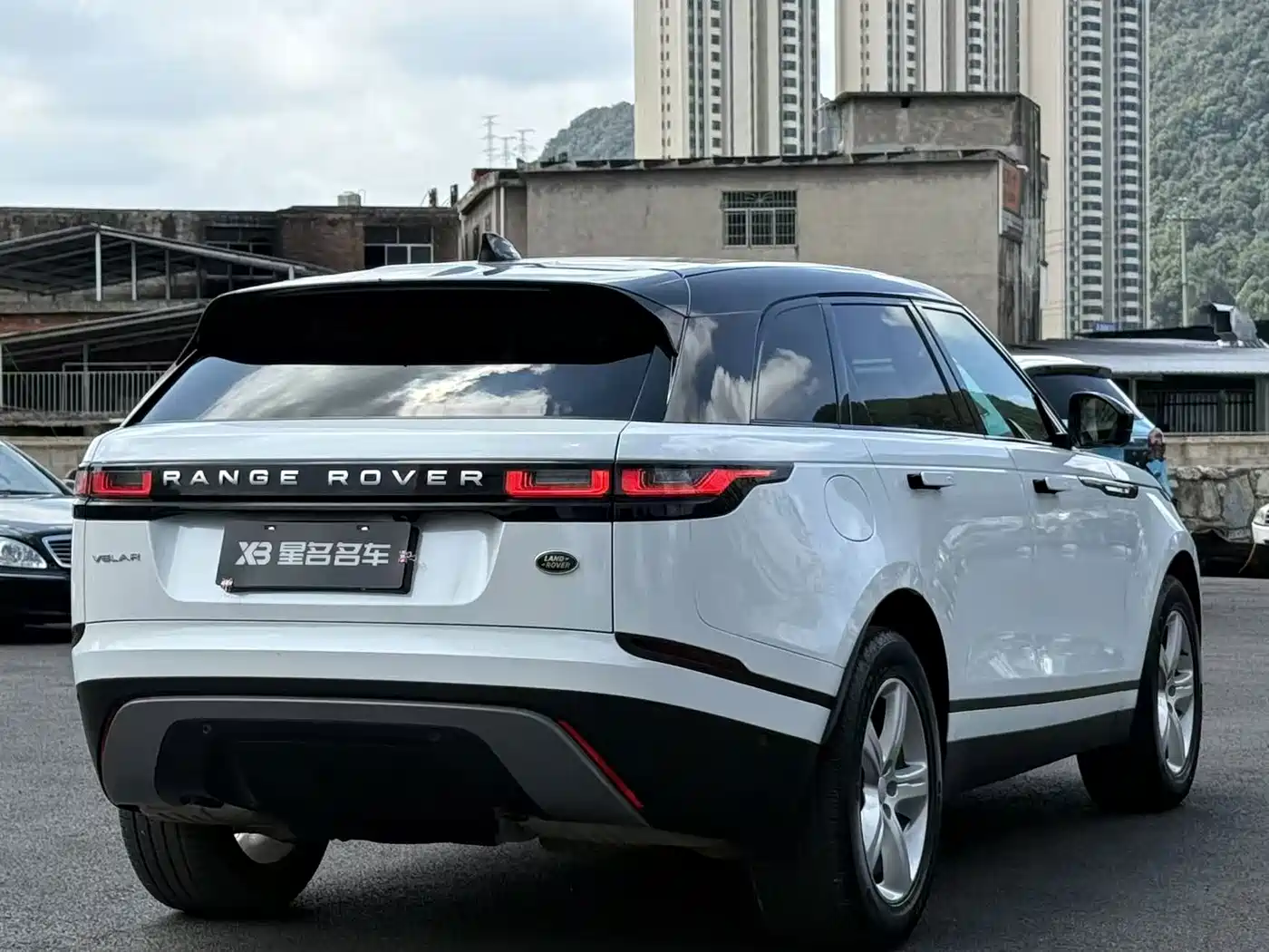 Фото 14 - Land Rover Range Rover Velar
