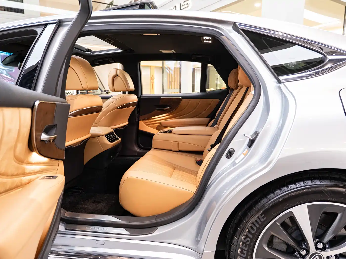 Lexus LS 2021 500h Premium Edition фото 10