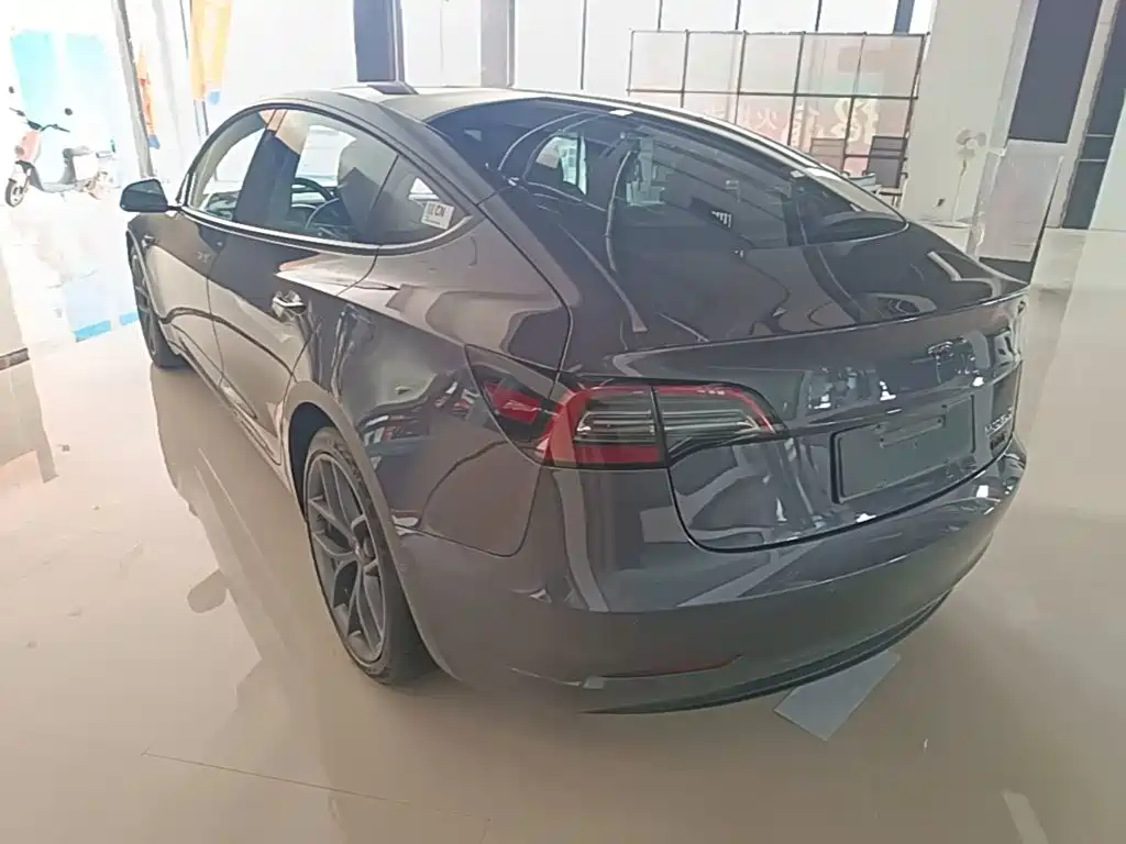 Фото 5 - Tesla Model 3