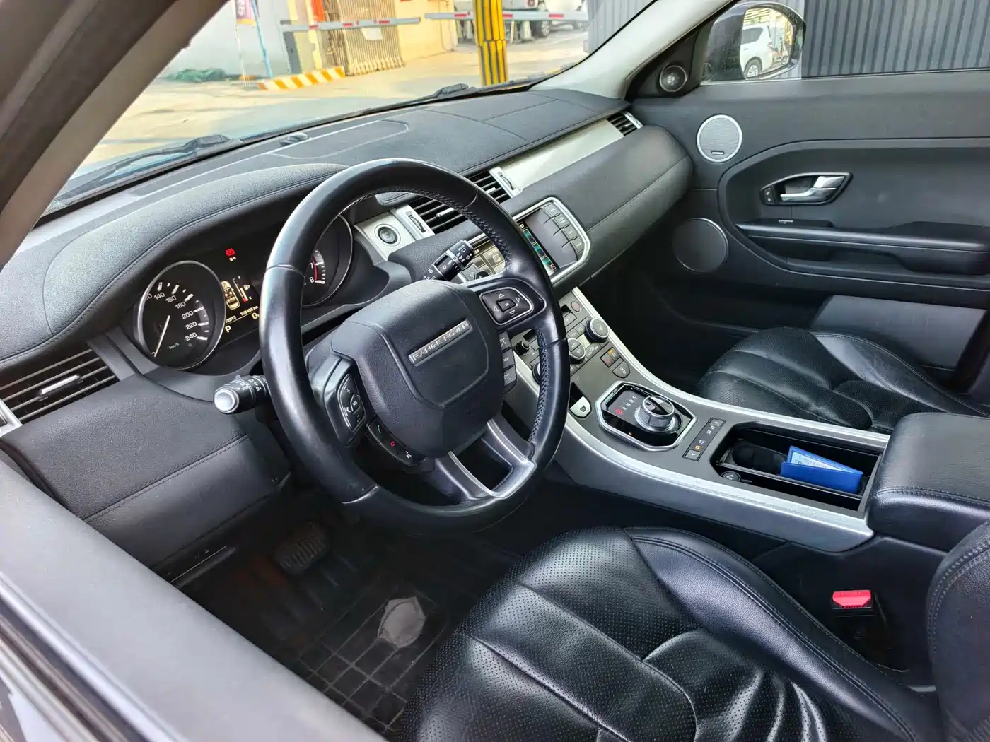 Land Rover Range Rover Evoque (Import) 2013 2.0T 5-door Dynamic Edition фото 12