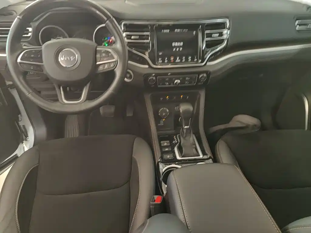 Jeep Grand Commander 2019 2018 2.0T 4WD Royal Edition (China V)
