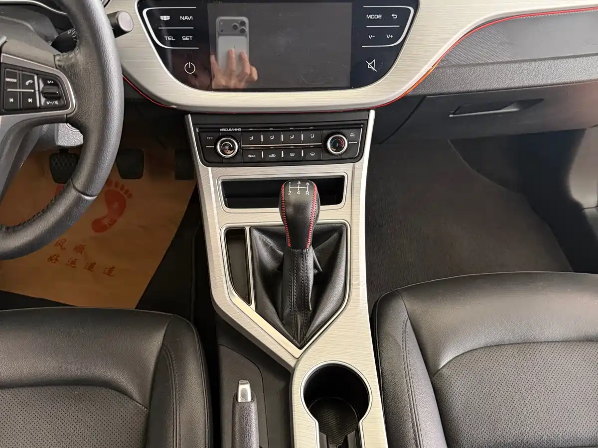 Фото 26 - Geely Vision