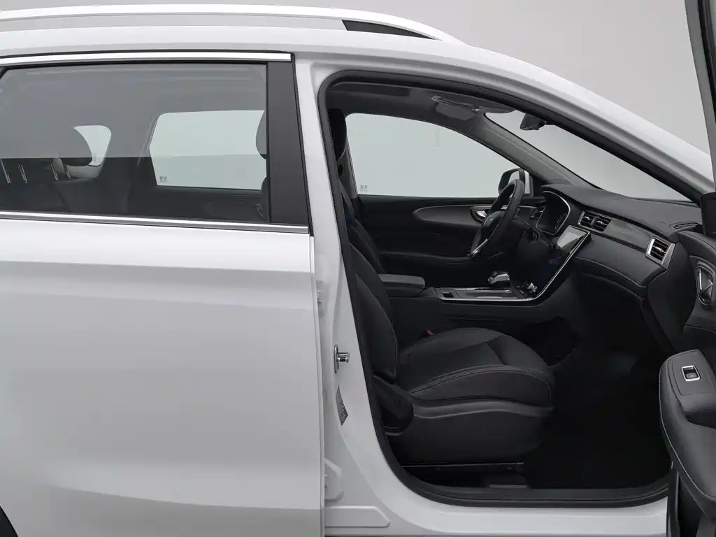 Фото 23 - Roewe RX5