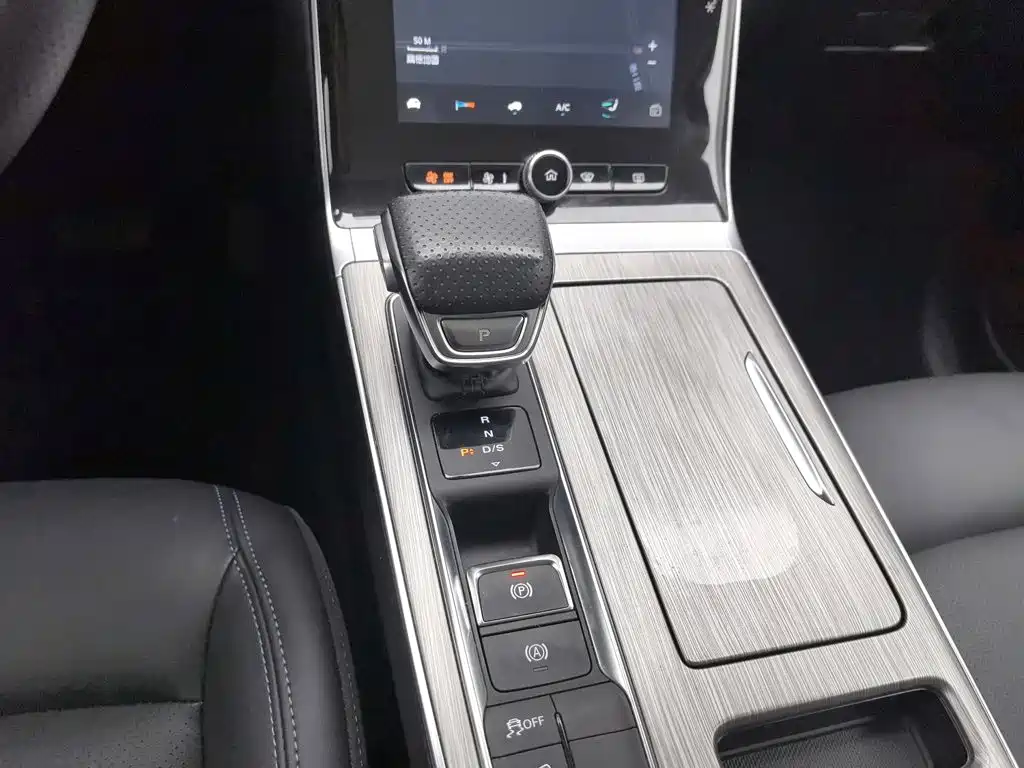 Фото 13 - Roewe RX5