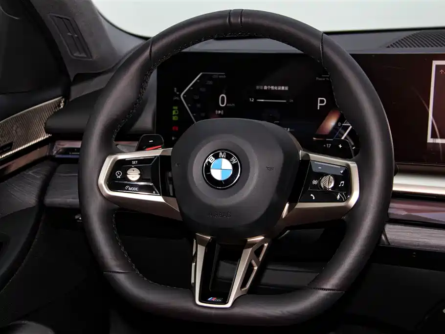 BMW 5 Series 2025 530Li Leading M Sport Package фото 15
