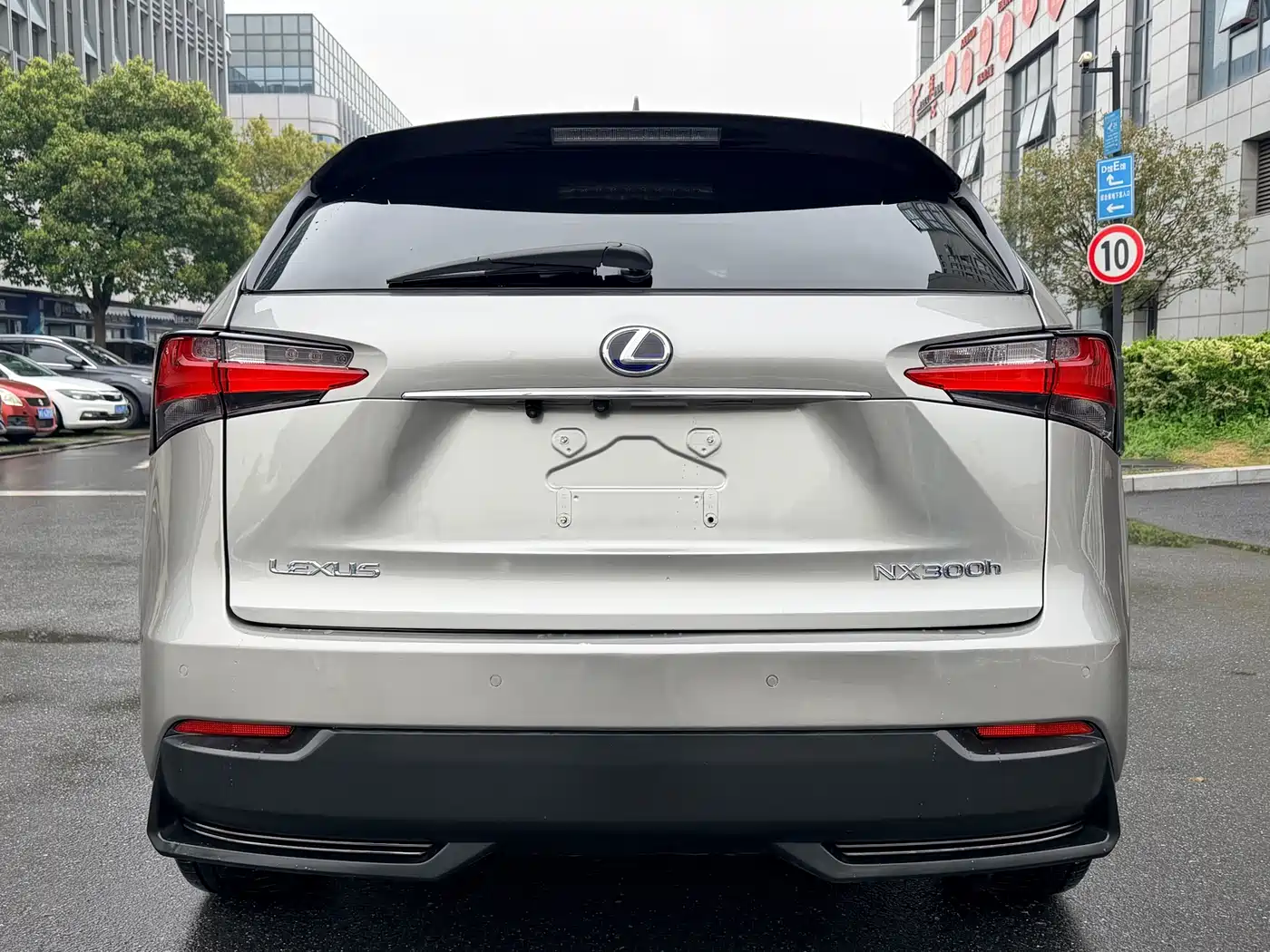 Lexus NX 2015 300h FWD Luxury фото 19