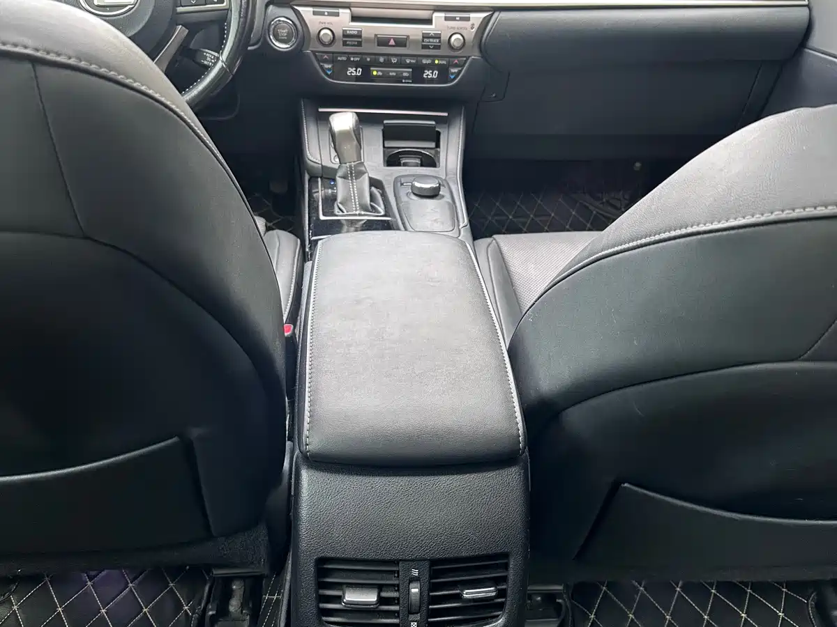 Lexus ES 2015 200 Elite Edition фото 12