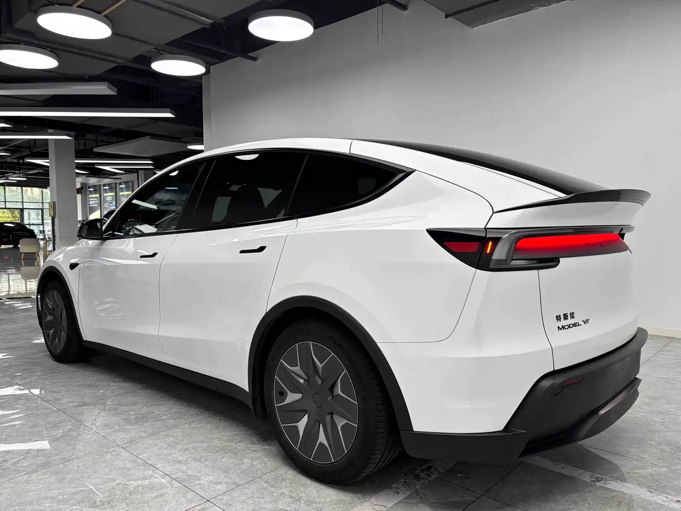 Tesla Model Y L 2025 2025 Facelift Long Range AWD