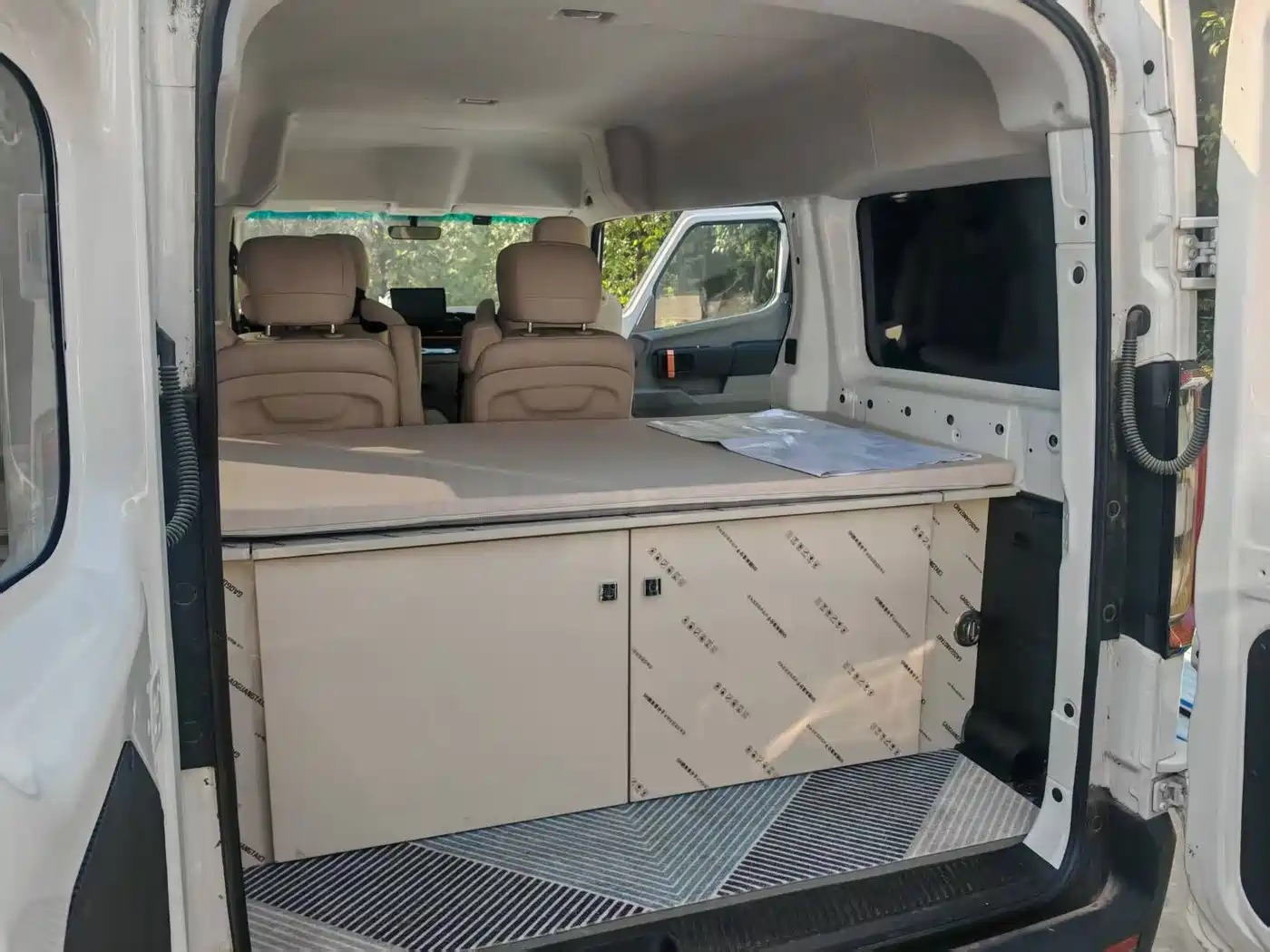 Yuan Cheng Farizon Super VAN 2024 2024 Model Smart Wealth Edition Short Wheelbase Medium Roof 83kWh