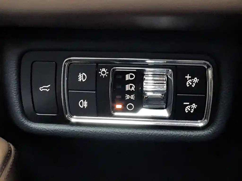 Photo 21 - Lincoln Aviator