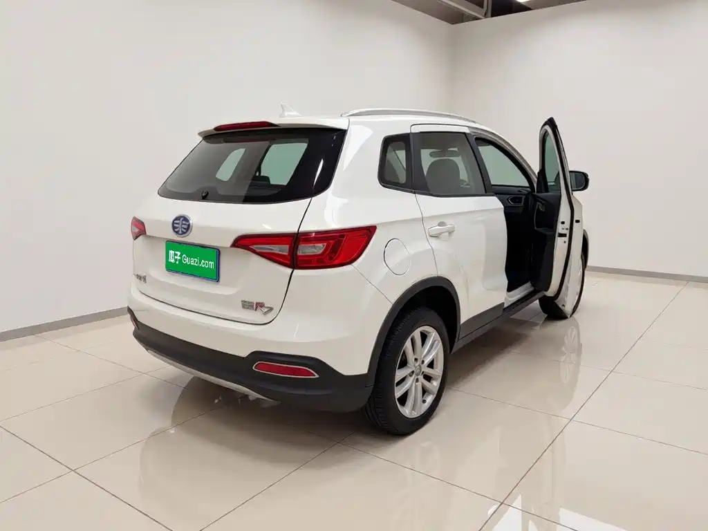 FAW Senya R7 2017 2017 Model 1.6L Manual Luxury