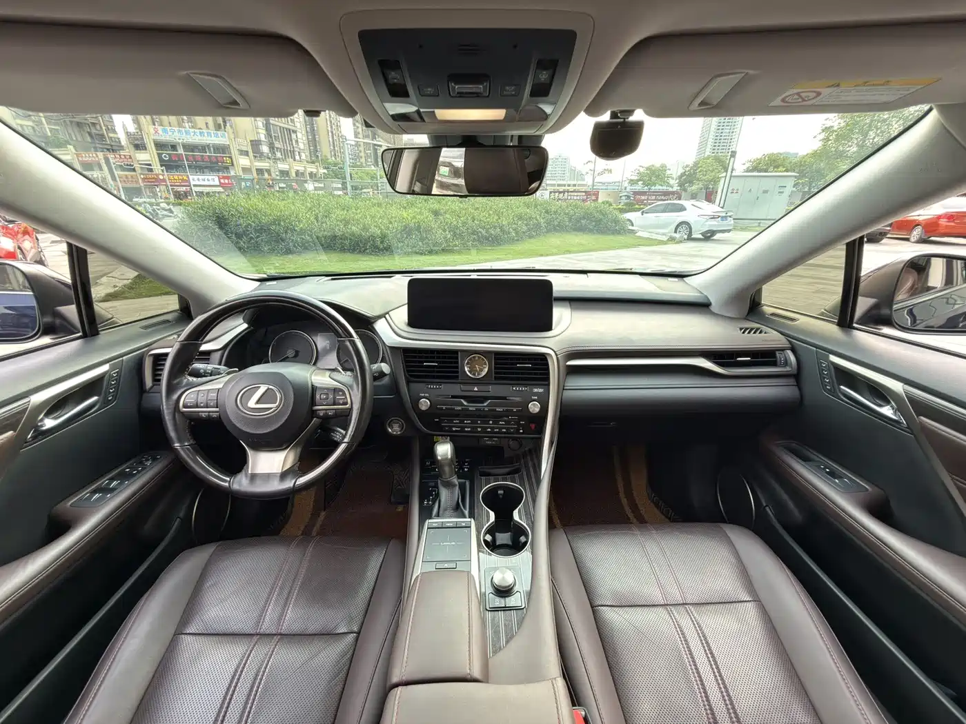 Фото 25 - Lexus RX