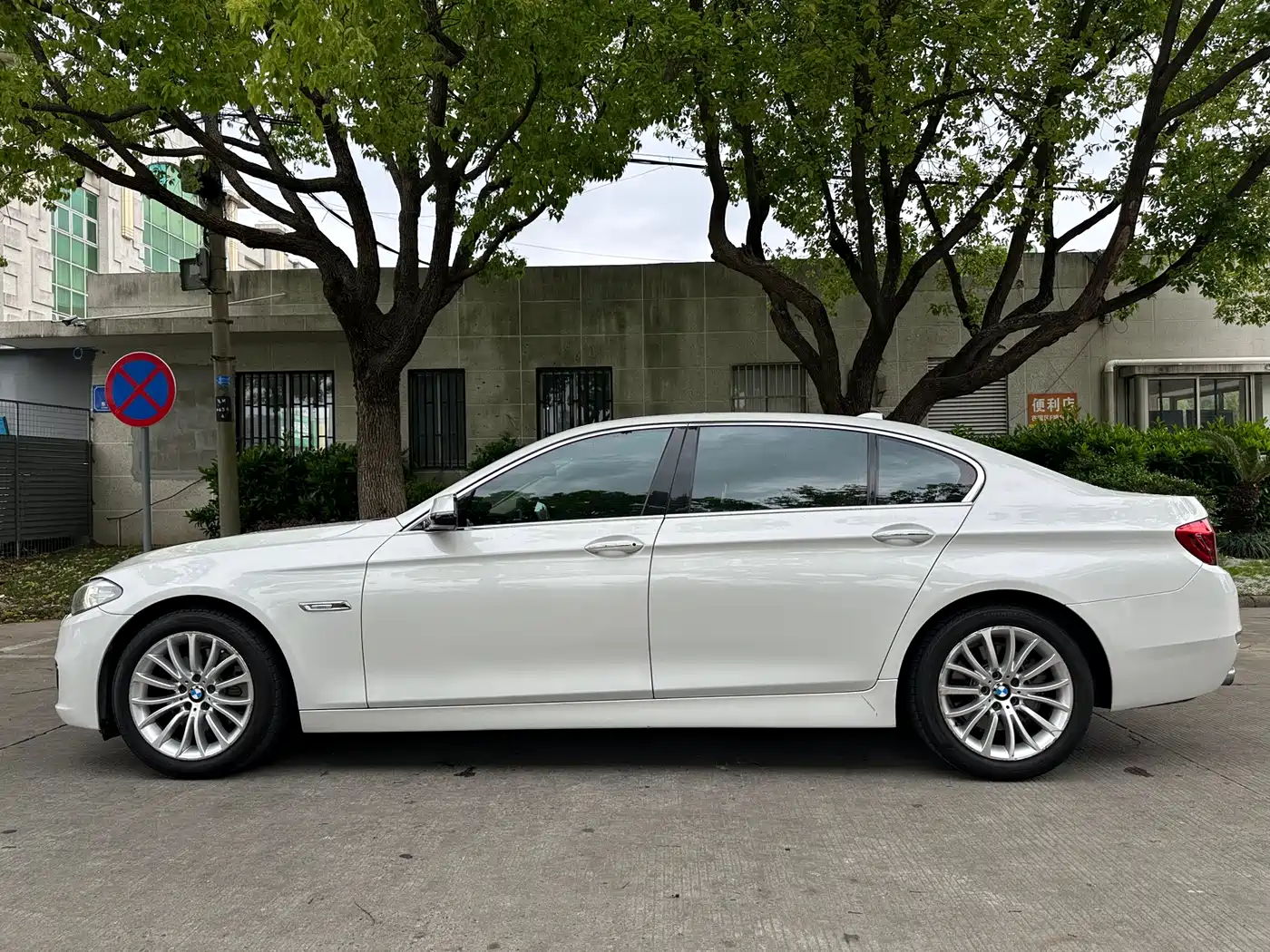 BMW 5 Series 2017 525Li Luxury Design Package фото 8