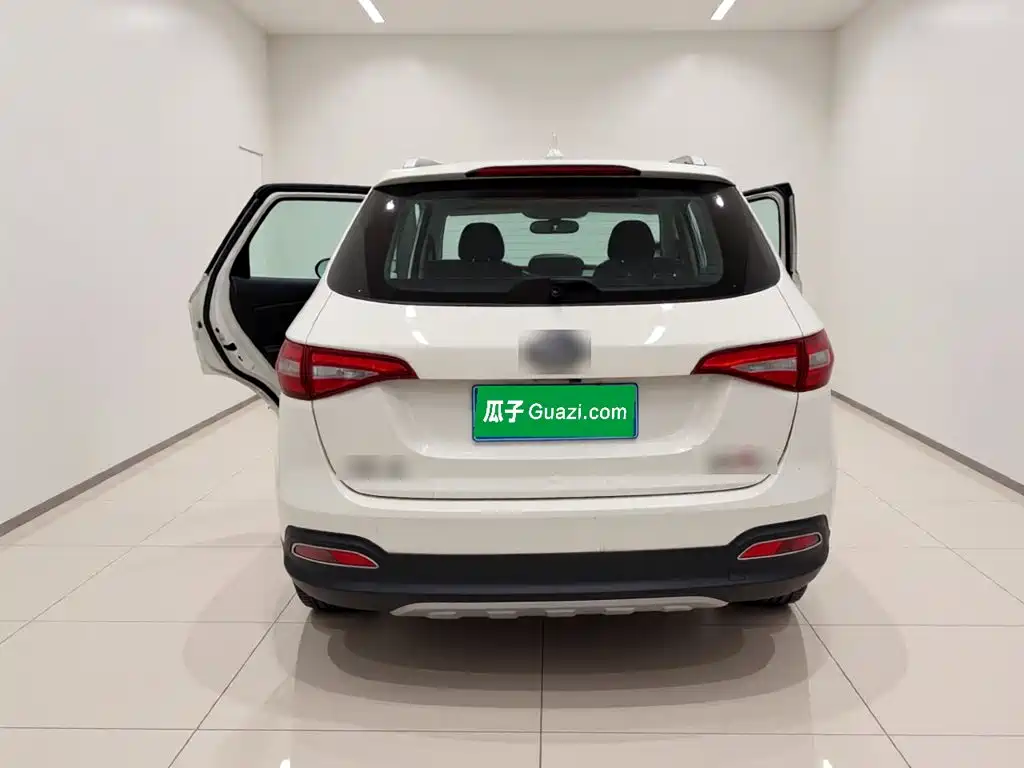 FAW Senya R7 2017 2017 Model 1.6L Manual Luxury