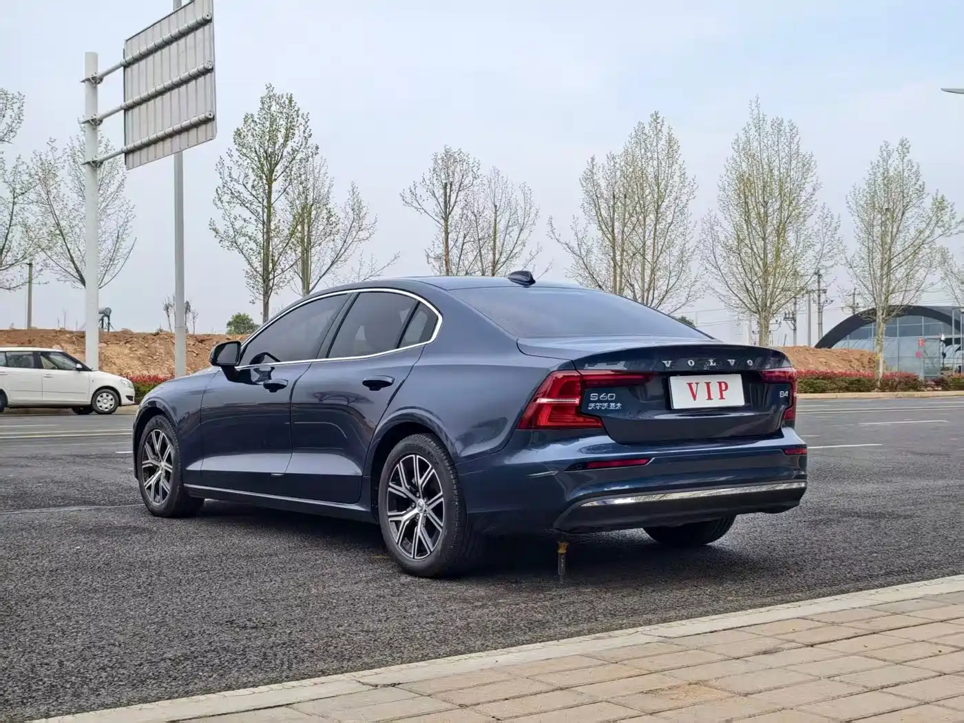 Volvo S60 2025 2025 B4 Smart Luxury Edition