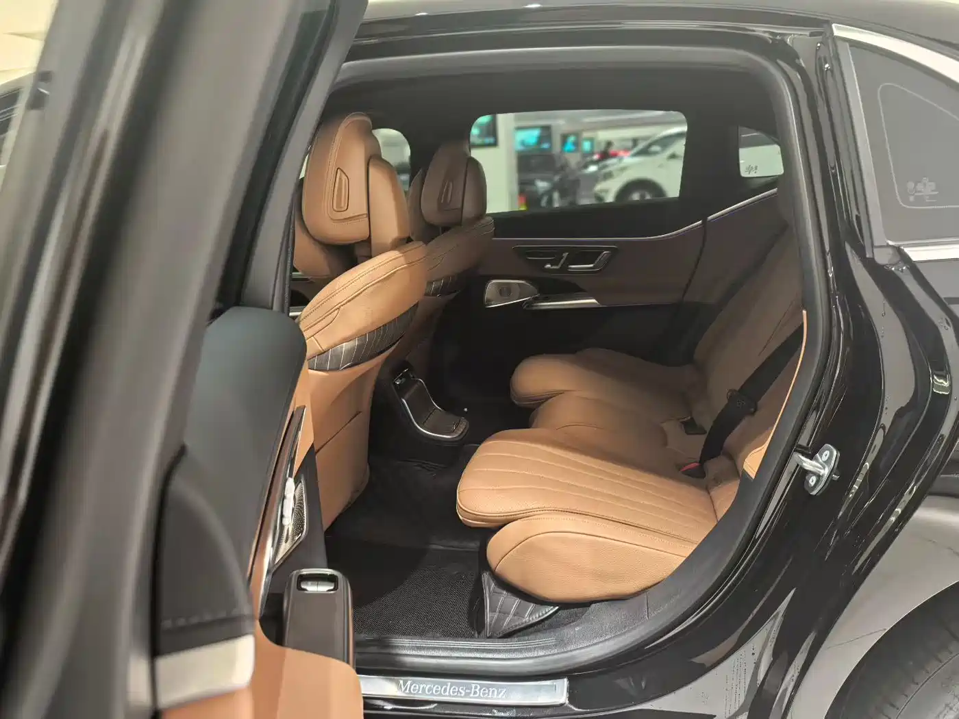 Mercedes-Benz E-Class 2024 Model E 300 L Luxury фото 7