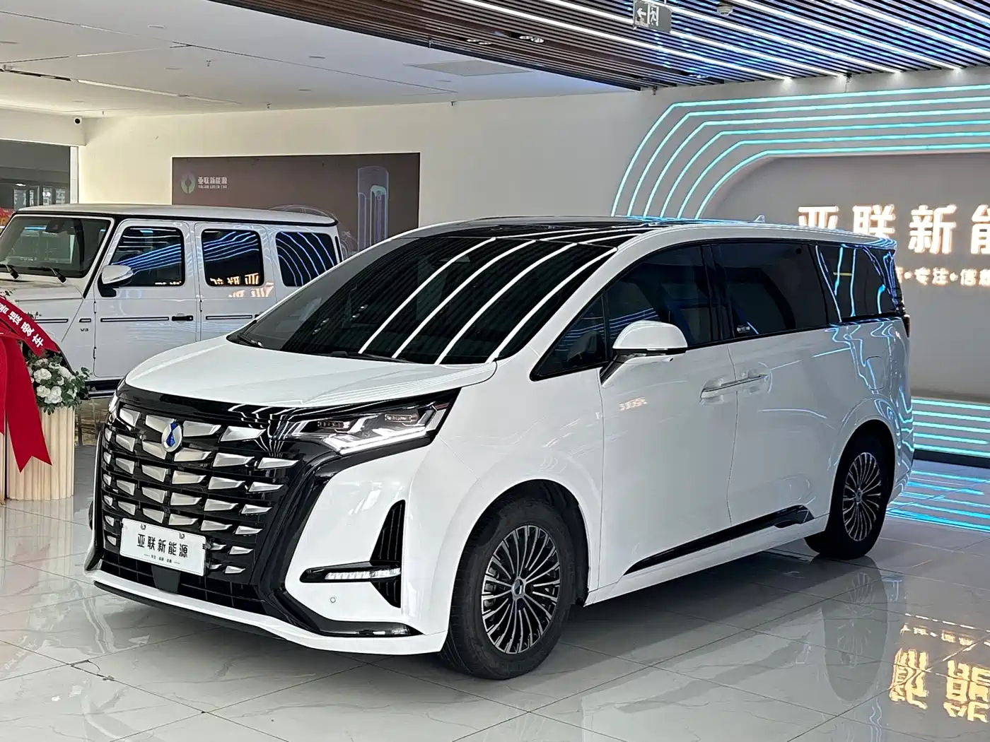Denza D9 2022 DM-i 970 All-Wheel Drive Honor Edition фото 3
