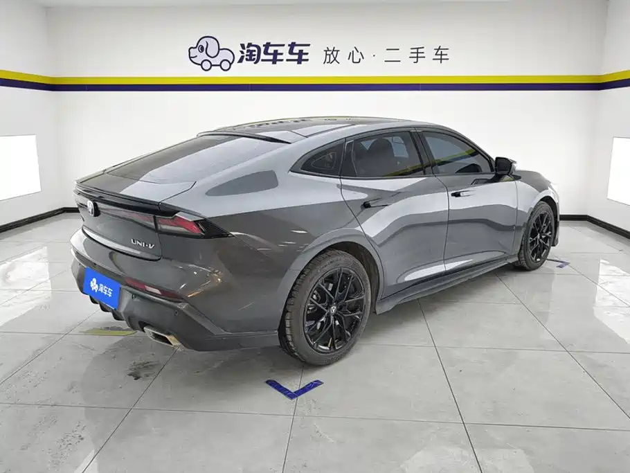 Changan UNI-V 2025 2024 1.5T Deluxe