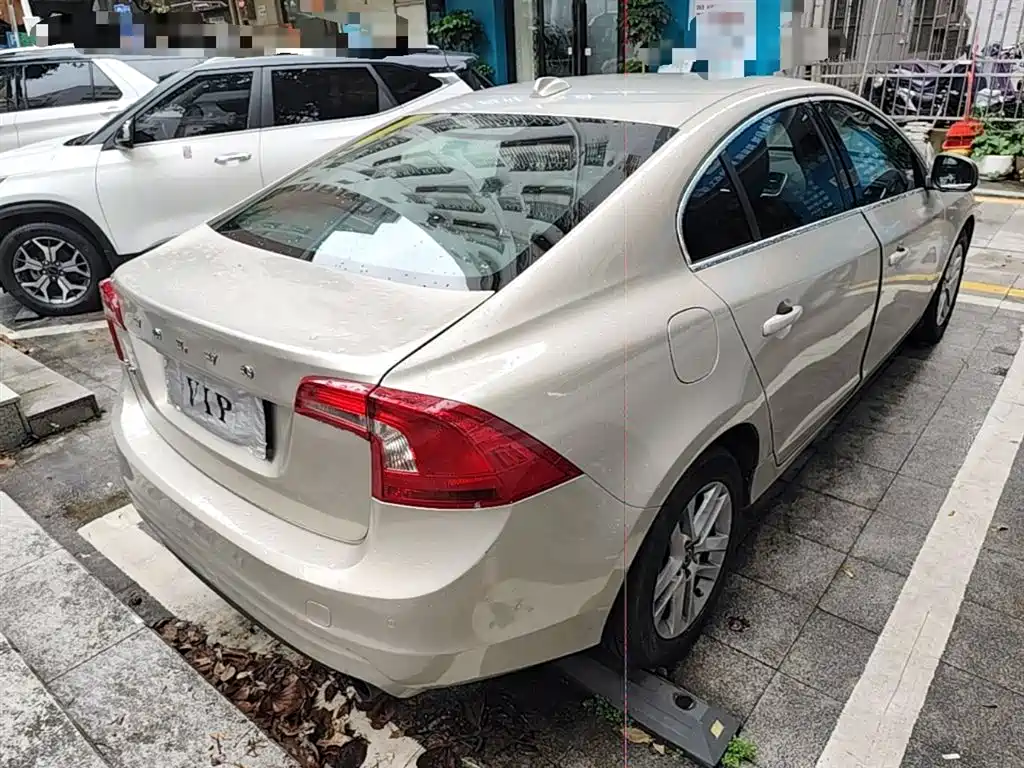 VOLVO S60