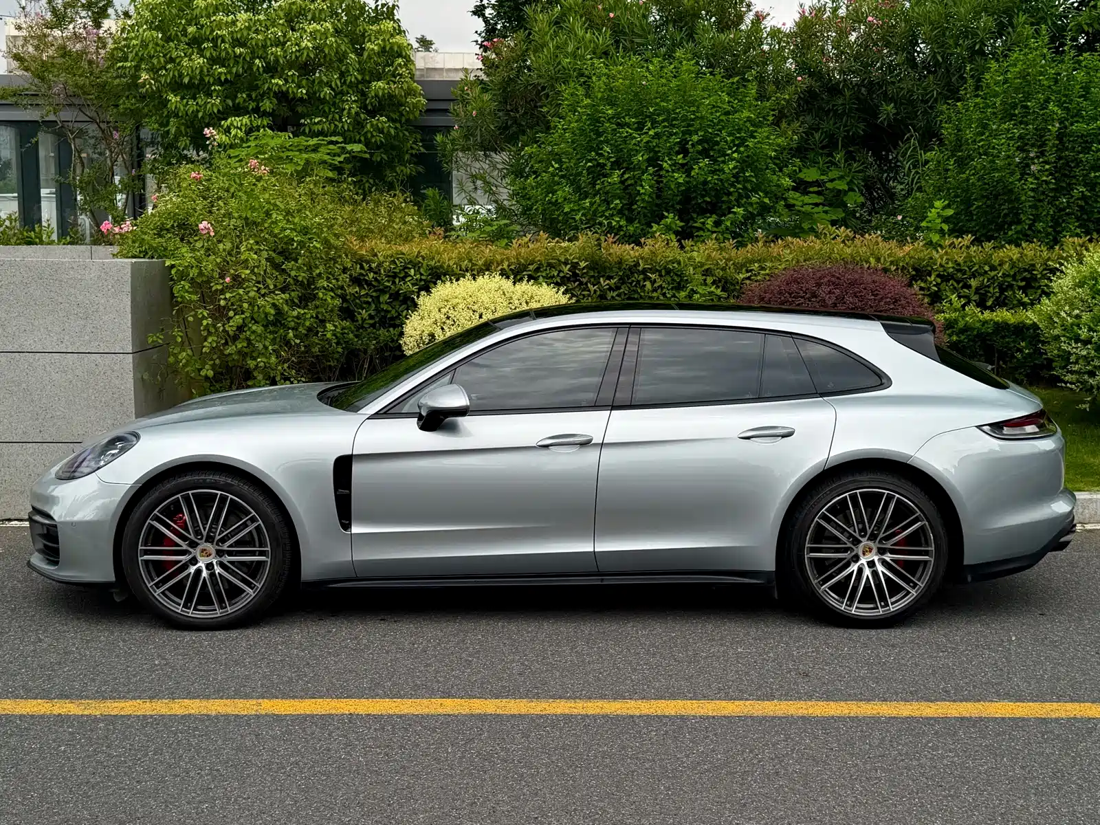 صورة 2 - Porsche Panamera