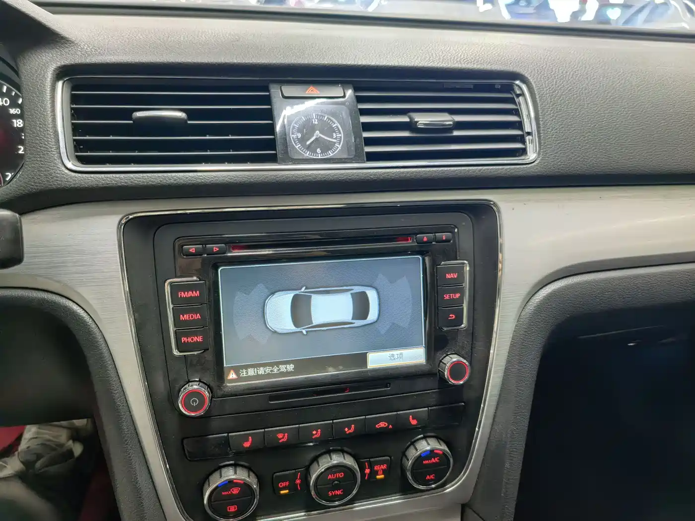 Volkswagen Passat 2014 1.8TSI DSG Executive Edition фото 10