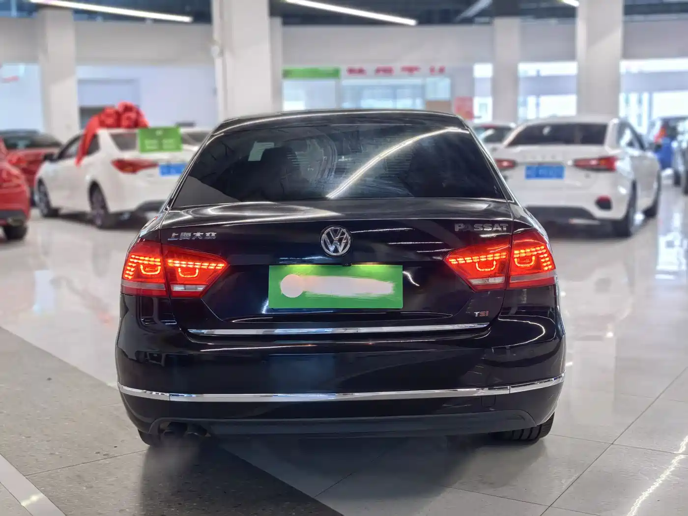 Volkswagen Passat 2014 1.8TSI DSG Executive Edition фото 3