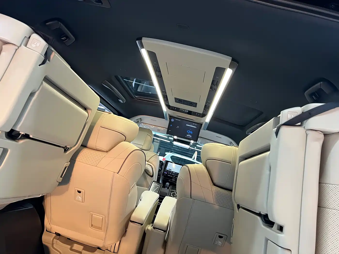 Toyota Vellfire 2024 Crown Hybrid 2.5L Executive Premium Edition фото 9