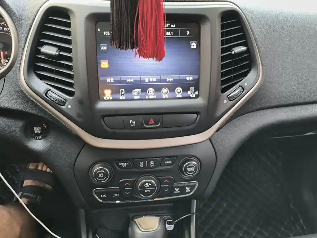 Фото 6 - Jeep Cherokee