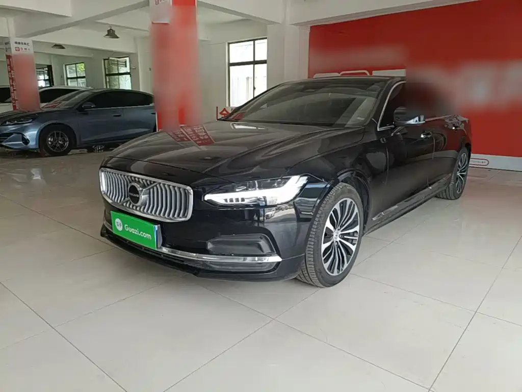 Фото 2 - Volvo S90