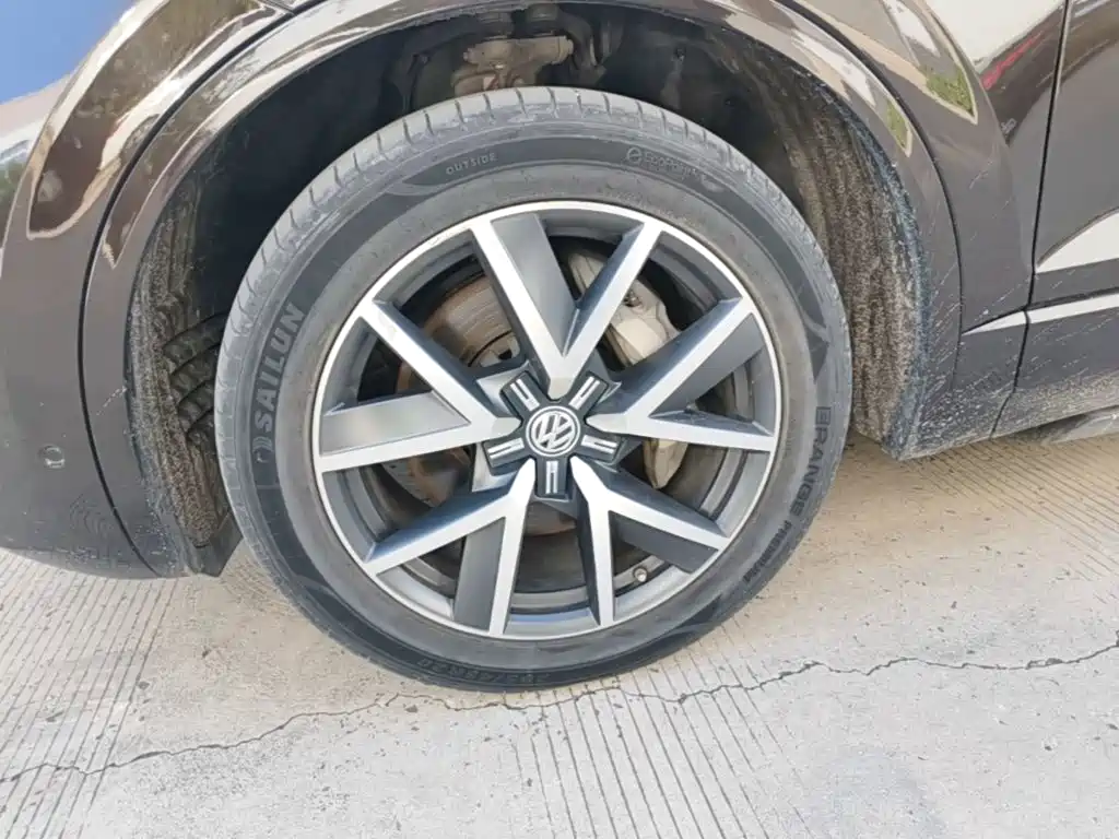 Фото 23 - Volkswagen Touareg