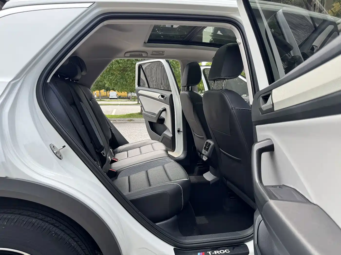 Photo 10 - Volkswagen T-ROC