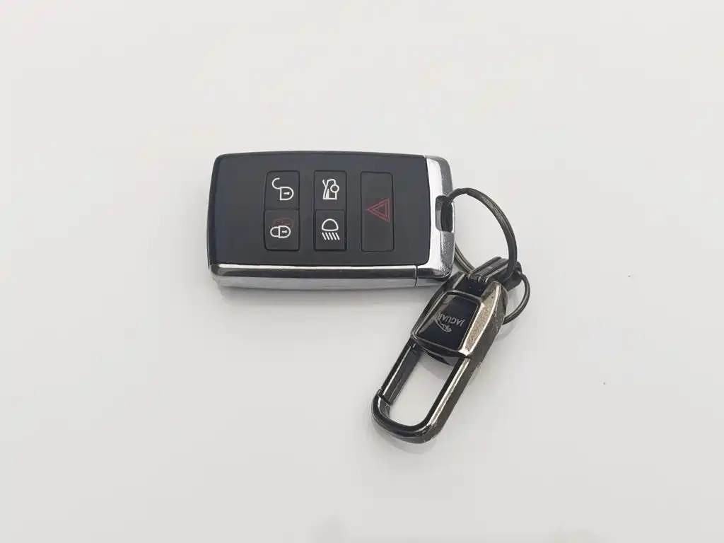 Jaguar XEL, миниатюра 19