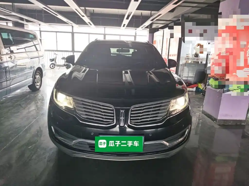 Photo 3 - Lincoln MKX