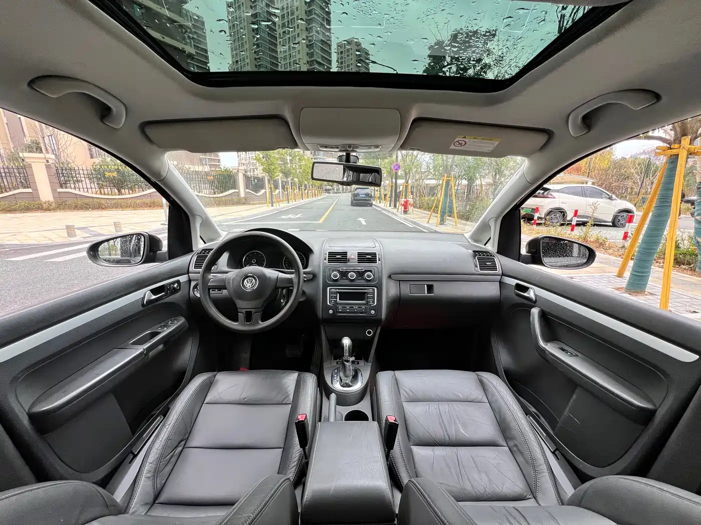 Volkswagen Touran 2015 1.4T DSG Comfort Edition 5-seater фото 9