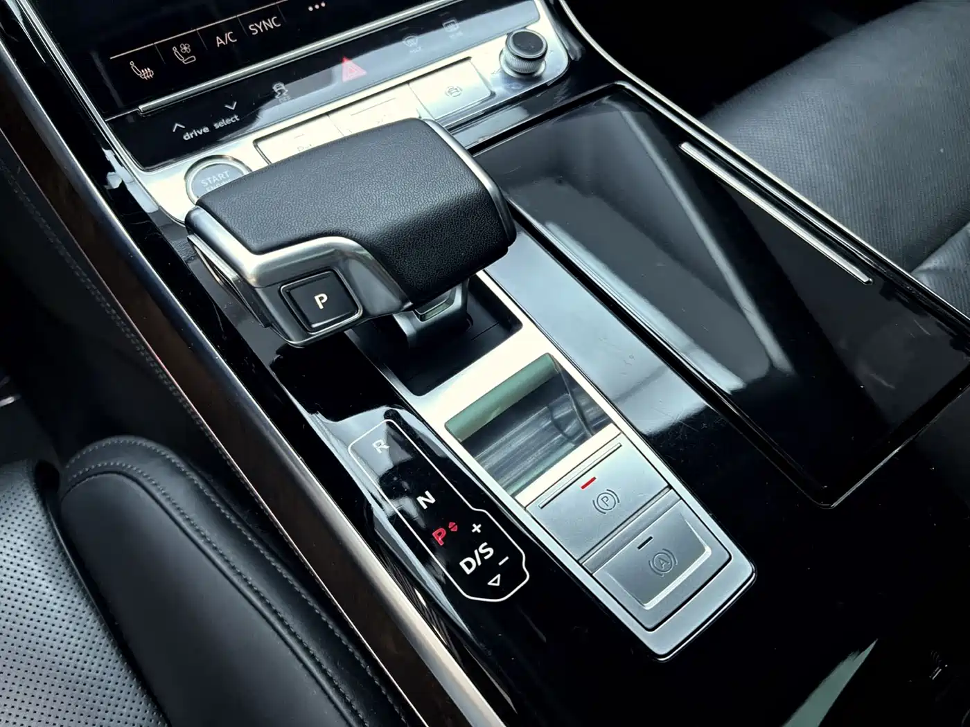 Audi A8 2023 A8L 50 TFSI quattro Premium фото 15