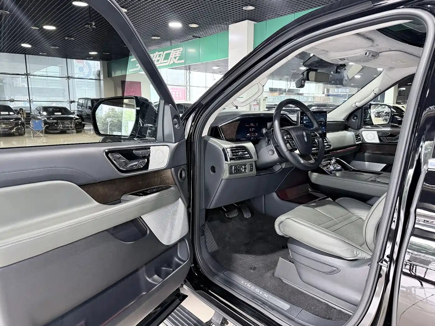 LINCOLN NAVIGATOR