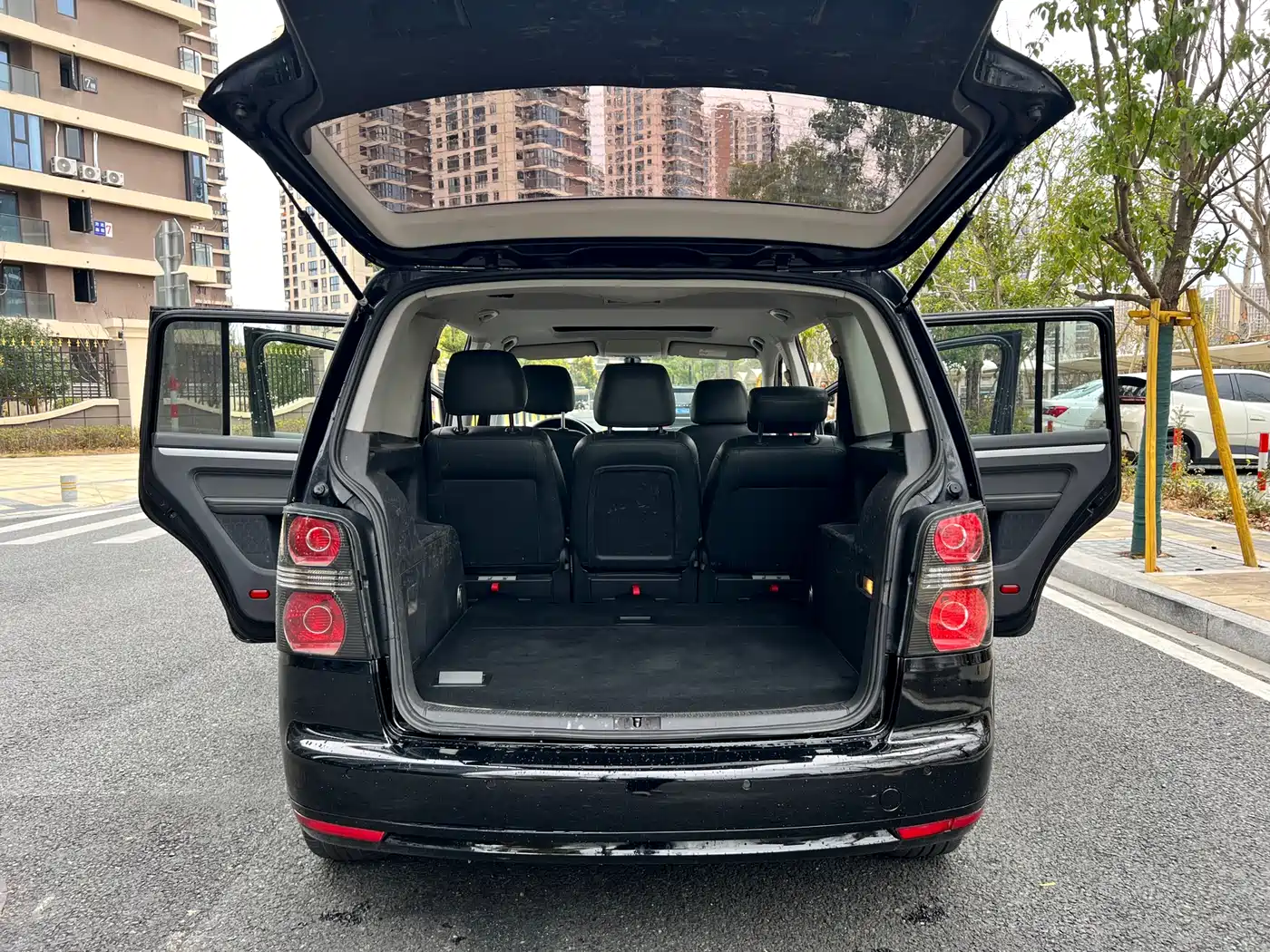 Volkswagen Touran 2015 1.4T DSG Comfort Edition 5-seater фото 15