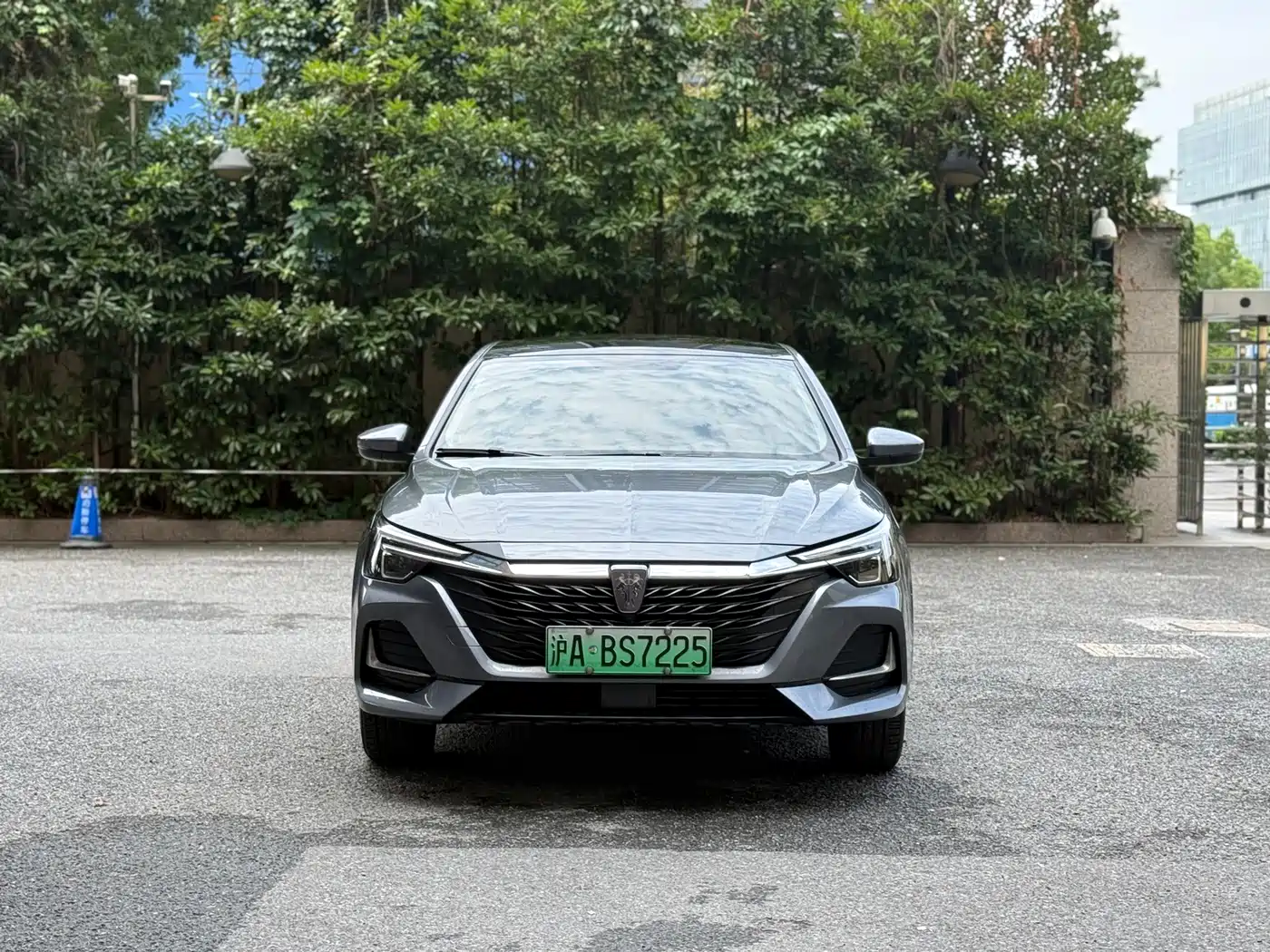 Roewe i6 MAX EV 2023 2022 EV 600 Skyview Premium Edition