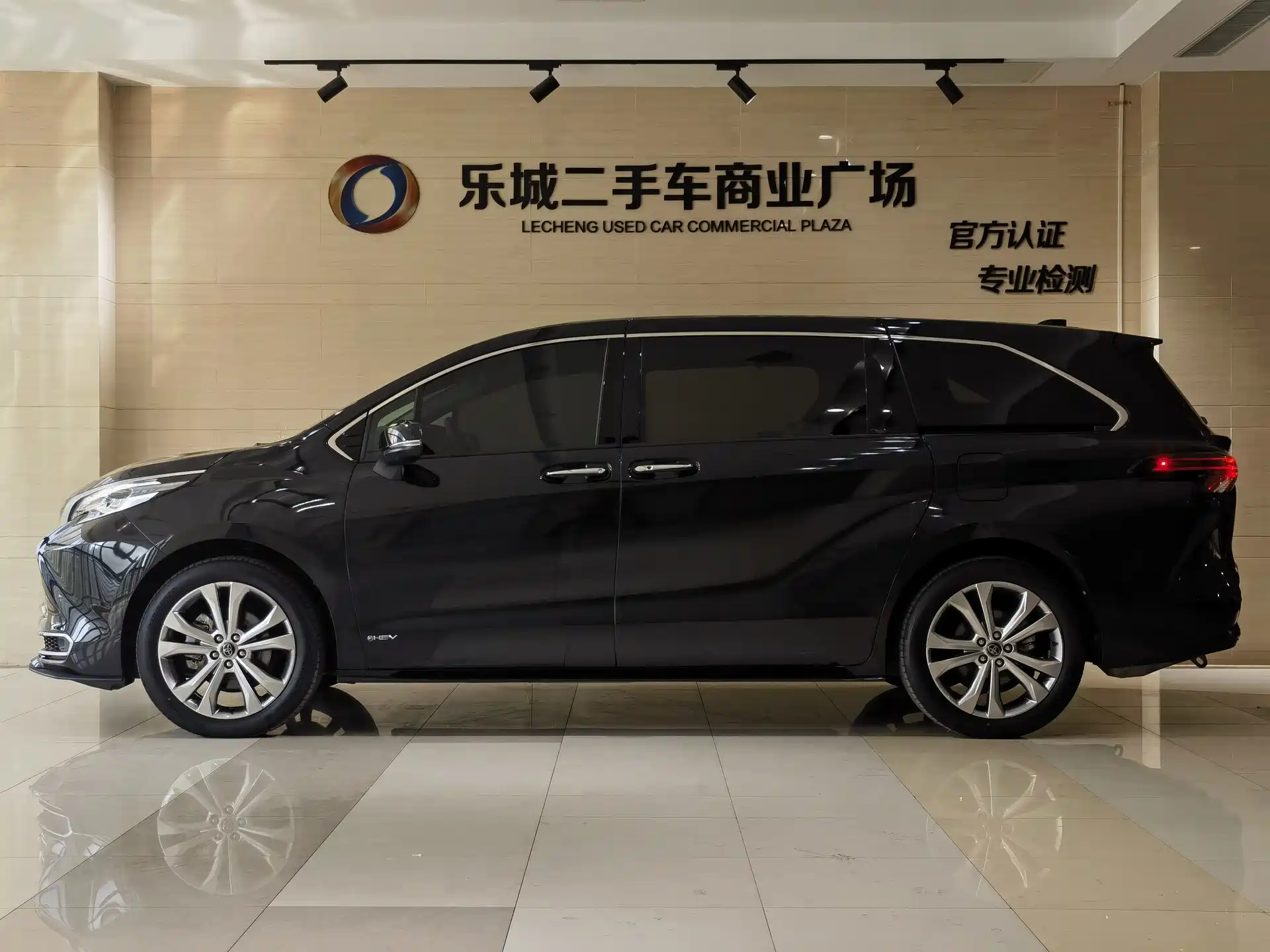 صورة 17 - Toyota Sienna